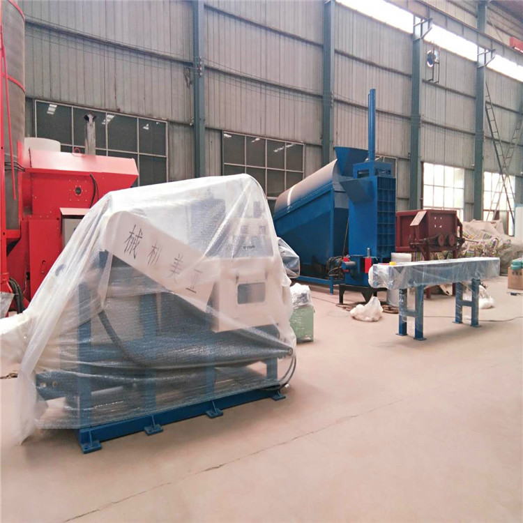 YM-210木屑機發(fā)貨現(xiàn)場 YM-210木屑機發(fā)貨現(xiàn)場